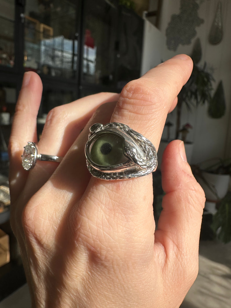 Ojo De Medusa Hand Painted Eye Ring - sz 6.75
