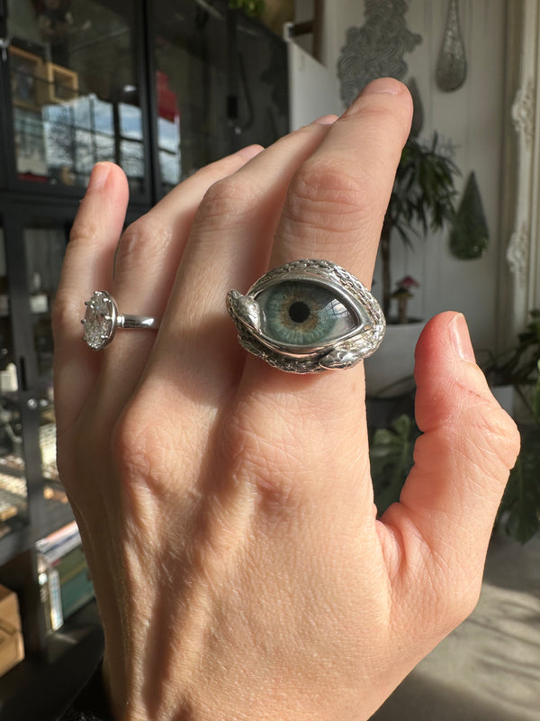 Ojo De Medusa Hand Painted Eye Ring - sz 6.75