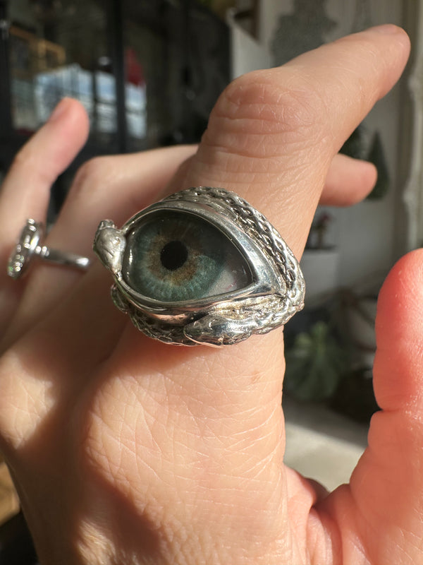 Ojo De Medusa Hand Painted Eye Ring - sz 6.75