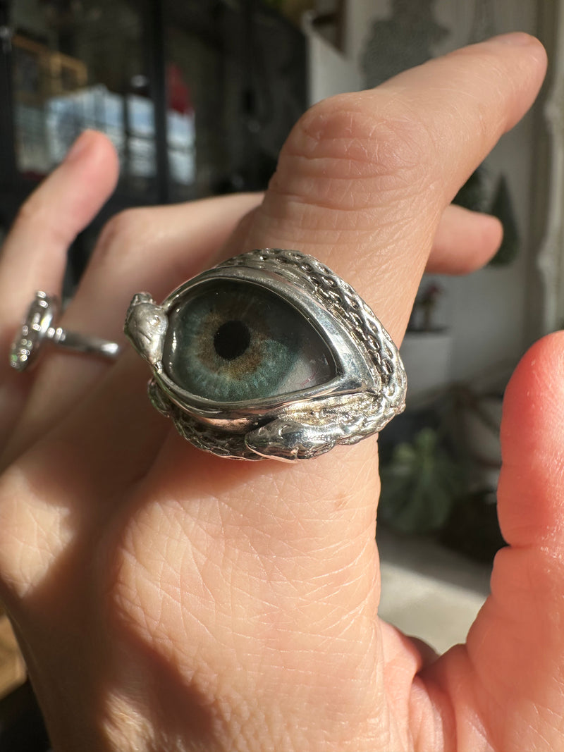 Ojo De Medusa Hand Painted Eye Ring - sz 6.75