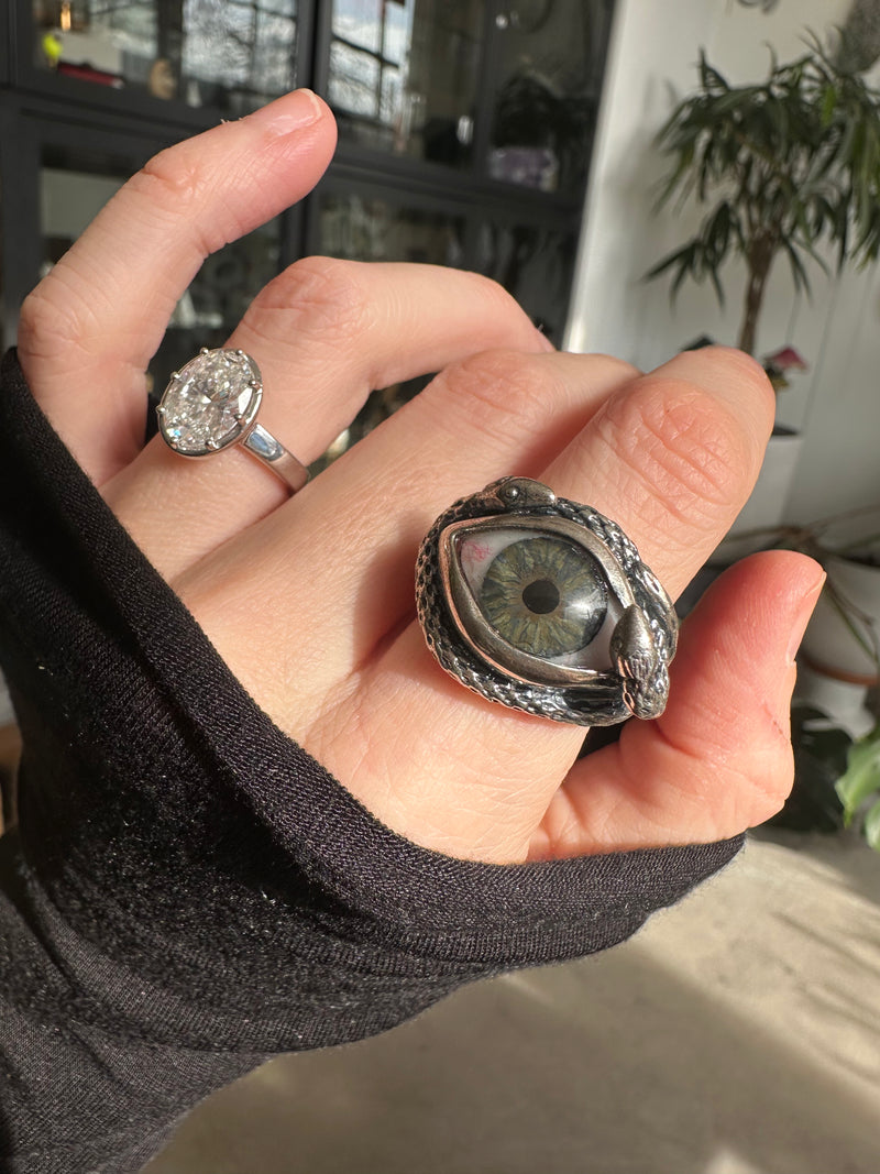 Ojo De Medusa Hand Painted Eye Ring - sz 7