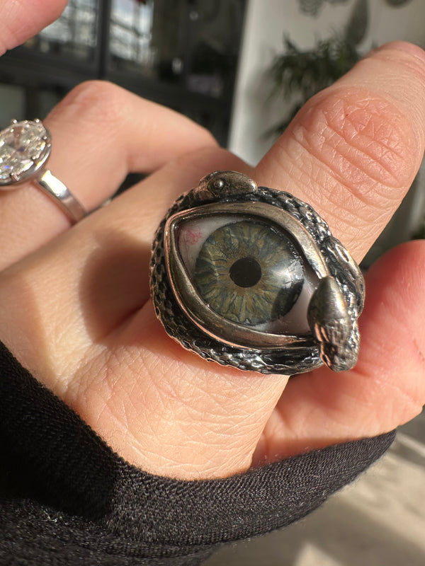 Ojo De Medusa Hand Painted Eye Ring - sz 7