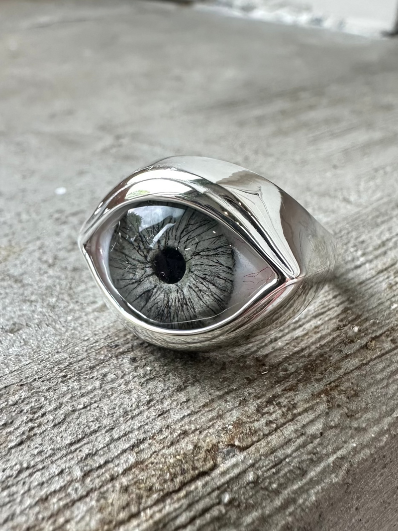 Gray Silver Classic Eye Ring