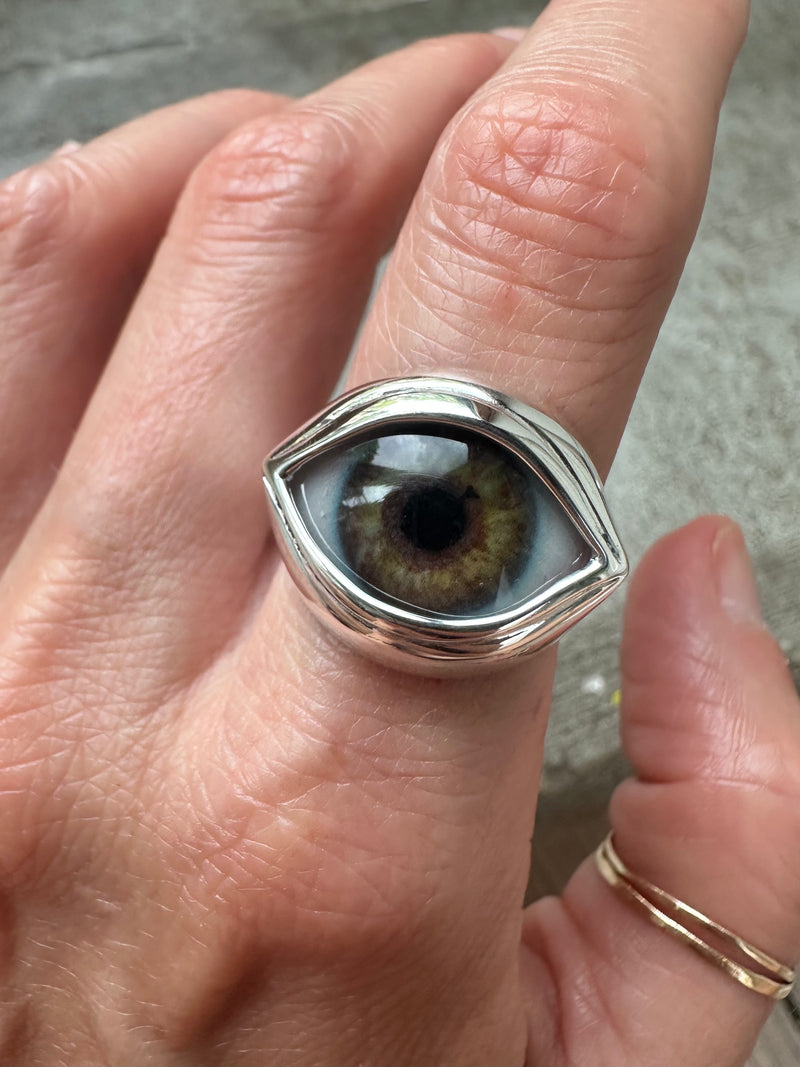 Freckle Hazel Silver Classic Eye Ring
