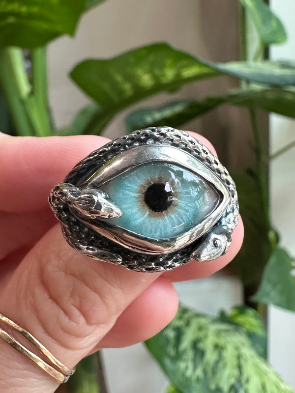 Ojo De Medusa Hand Painted Light Blue Eye Ring