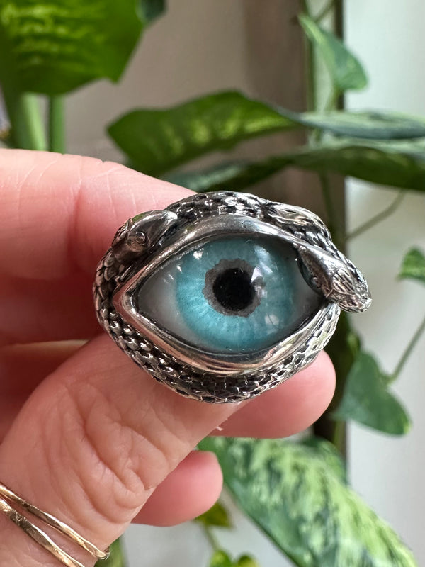 Ojo De Medusa Hand Painted Light Blue Eye Ring